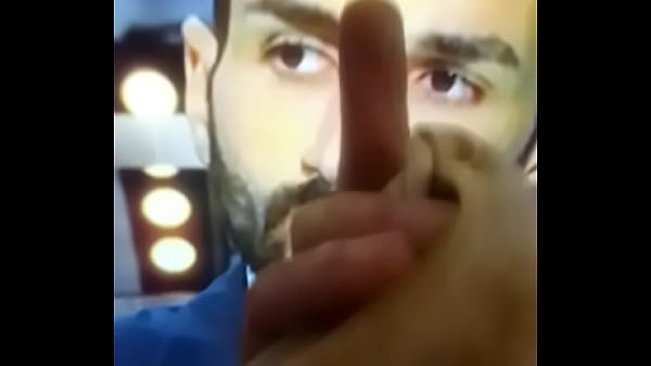 TV DICK13 : Salut,je suis déjà là,les potes!! Mon dernier connard à être souillé est un JOURNALISTE BARBU, attention : je vais écraser ma culotte sale, sur sa face..mes pieds sur la gueule, et enfin mes fess